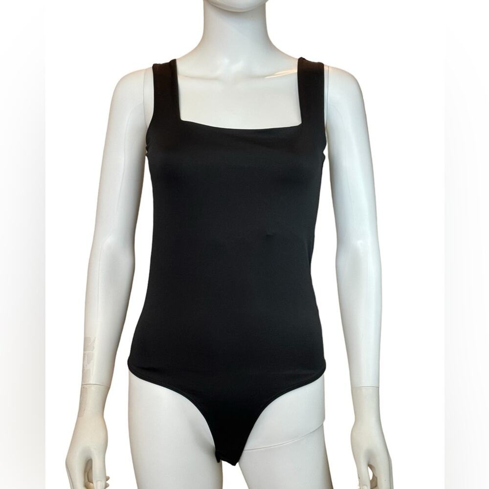New ~ WEAREVER ~ Sleeveless Square Neck Bodysuit Size M